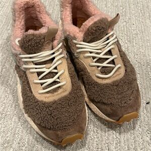 Flower Mountain unworn sneakers